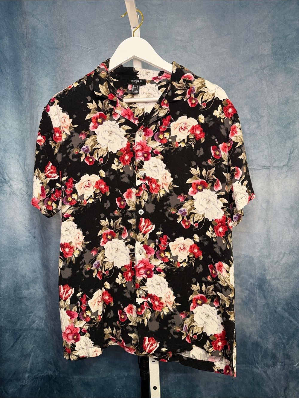 Forever 21 Black Short-Sleeve Floral Button-Up Shirt with Red & White Flowers L